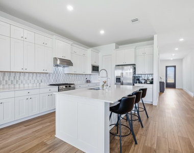 31051 Sun Valley Drive - Photo Thumbnail 13
