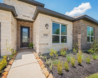 31051 Sun Valley Drive - Photo Thumbnail 3