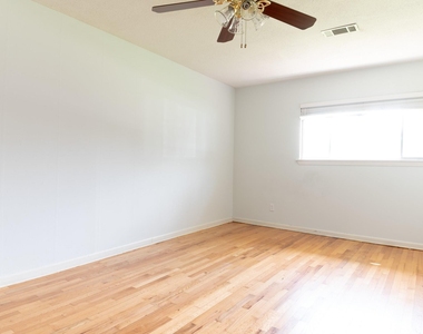 10907 Doud Street - Photo Thumbnail 10