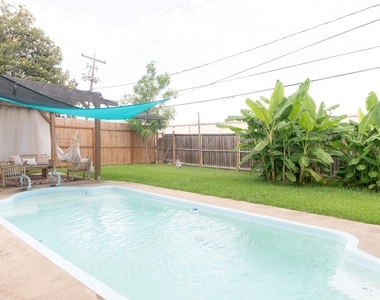 10907 Doud Street - Photo Thumbnail 8