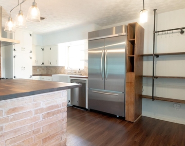 10907 Doud Street - Photo Thumbnail 4