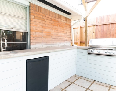 10907 Doud Street - Photo Thumbnail 6
