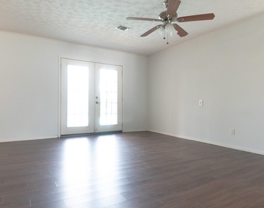 10907 Doud Street - Photo Thumbnail 3