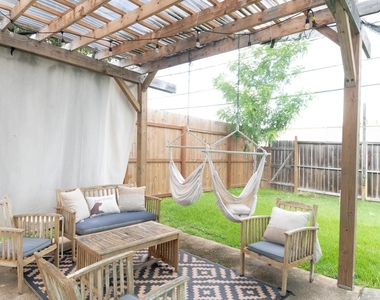 10907 Doud Street - Photo Thumbnail 7