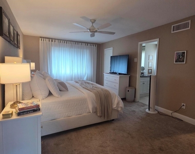 1115 Augusta Drive - Photo Thumbnail 9