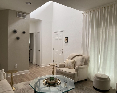 1115 Augusta Drive - Photo Thumbnail 2
