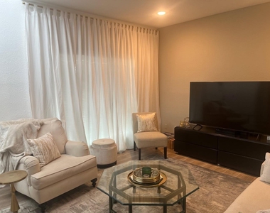1115 Augusta Drive - Photo Thumbnail 4
