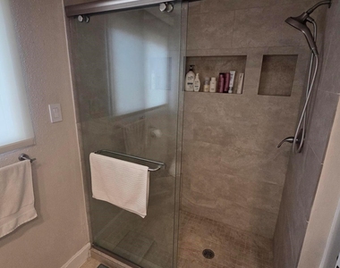 1115 Augusta Drive - Photo Thumbnail 11