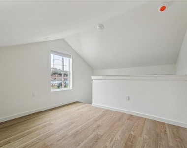 905 74th Street - Photo Thumbnail 8