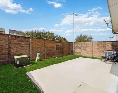 10702 Clearview Villa Place - Photo Thumbnail 13