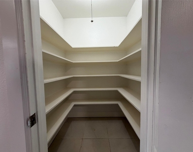 18142 Glenledi Drive - Photo Thumbnail 24