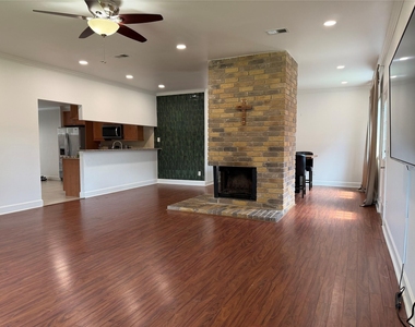 18142 Glenledi Drive - Photo Thumbnail 11