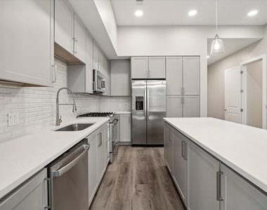 9757 Katy Freeway - Photo Thumbnail 1