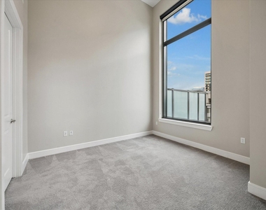 9757 Katy Freeway - Photo Thumbnail 7