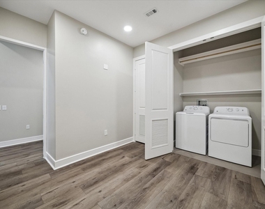 9757 Katy Freeway - Photo Thumbnail 12