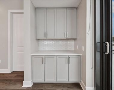 9757 Katy Freeway - Photo Thumbnail 5