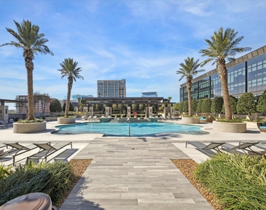9757 Katy Freeway - Photo Thumbnail 15