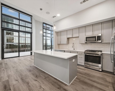 9757 Katy Freeway - Photo Thumbnail 3