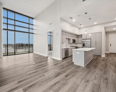9757 Katy Freeway - Photo Thumbnail 4