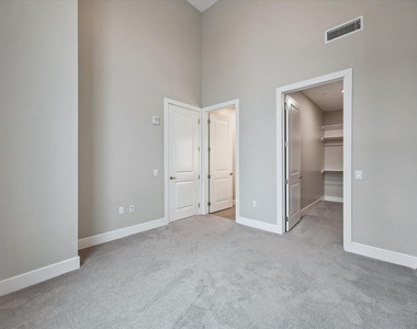 9757 Katy Freeway - Photo Thumbnail 10