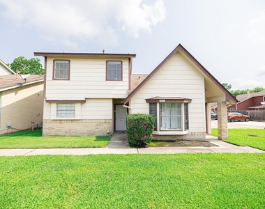 1907 Country Village Boulevard - Photo Thumbnail 4