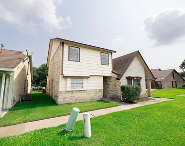1907 Country Village Boulevard - Photo Thumbnail 5