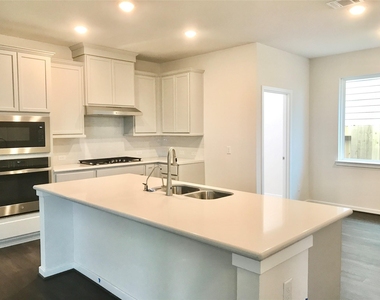 7823 Skylark Heights Lane - Photo Thumbnail 3