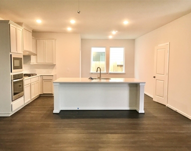7823 Skylark Heights Lane - Photo Thumbnail 4