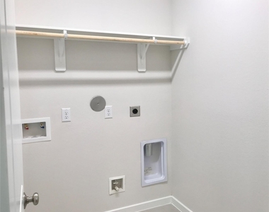 7823 Skylark Heights Lane - Photo Thumbnail 15