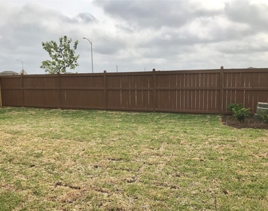 7823 Skylark Heights Lane - Photo Thumbnail 17