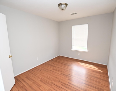 8811 Baskove Drive - Photo Thumbnail 10