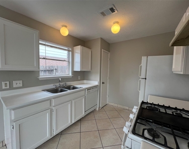 8811 Baskove Drive - Photo Thumbnail 4