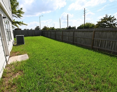 8811 Baskove Drive - Photo Thumbnail 13