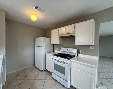 8811 Baskove Drive - Photo Thumbnail 5