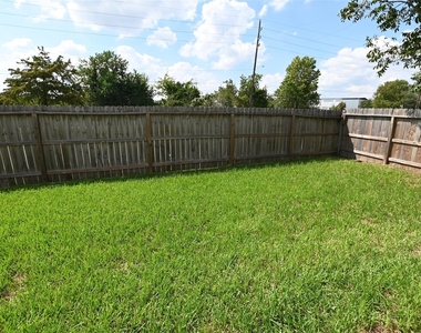8811 Baskove Drive - Photo Thumbnail 12