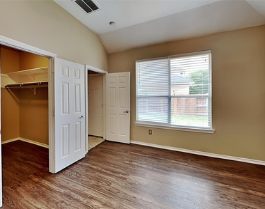 8723 Rollick Drive - Photo Thumbnail 6