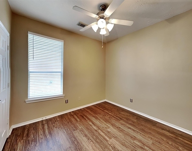8723 Rollick Drive - Photo Thumbnail 14