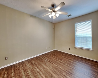 8723 Rollick Drive - Photo Thumbnail 10