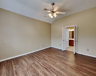 8723 Rollick Drive - Photo Thumbnail 5