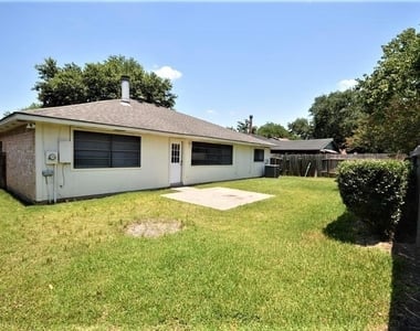 2314 Crooked Lane - Photo Thumbnail 3