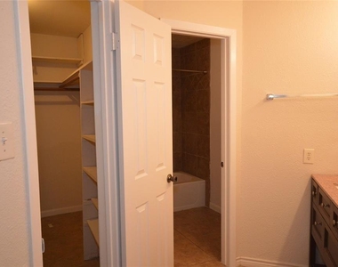 2314 Crooked Lane - Photo Thumbnail 12