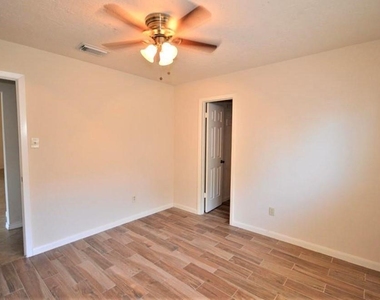2314 Crooked Lane - Photo Thumbnail 6