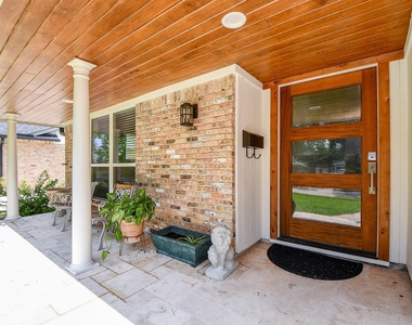 922 Chantilly Lane - Photo Thumbnail 3
