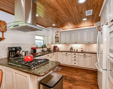 922 Chantilly Lane - Photo Thumbnail 15