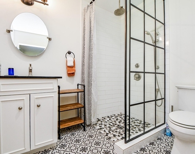 922 Chantilly Lane - Photo Thumbnail 29
