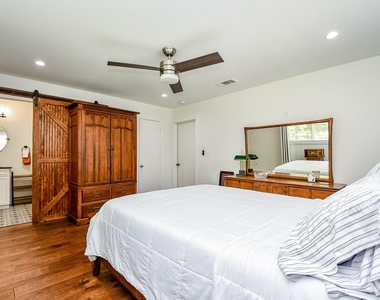 922 Chantilly Lane - Photo Thumbnail 28