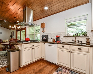 922 Chantilly Lane - Photo Thumbnail 12