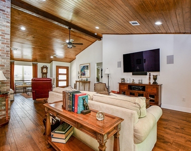 922 Chantilly Lane - Photo Thumbnail 10