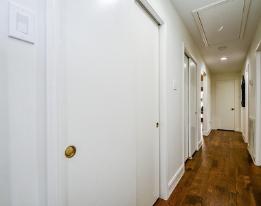 922 Chantilly Lane - Photo Thumbnail 24