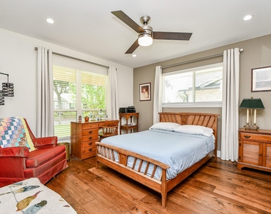 922 Chantilly Lane - Photo Thumbnail 17